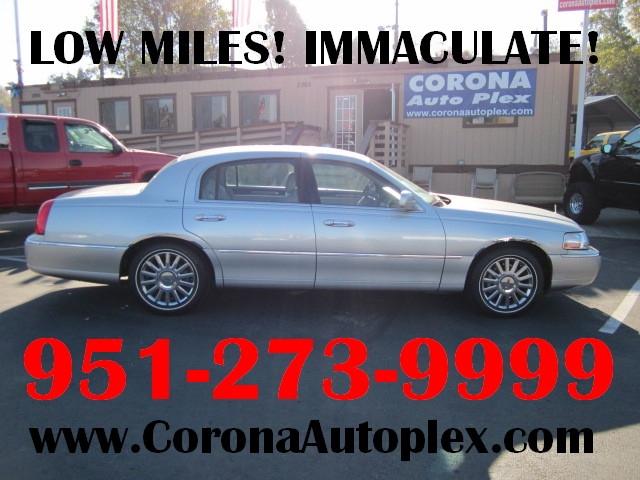 Photo of 2004 Lincoln Town Car