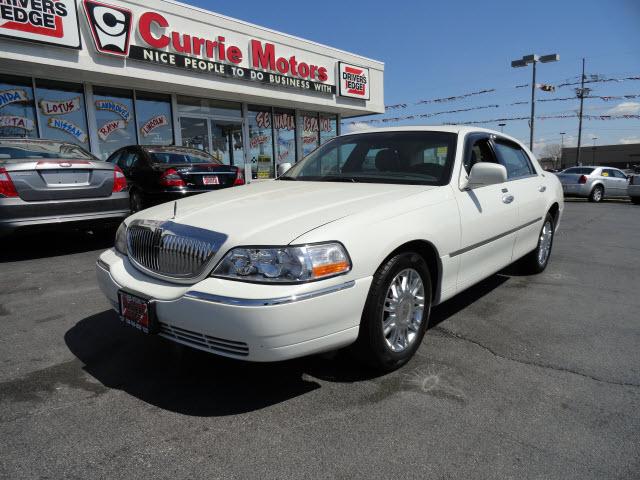 Photo of 2006 Lincoln Town Car