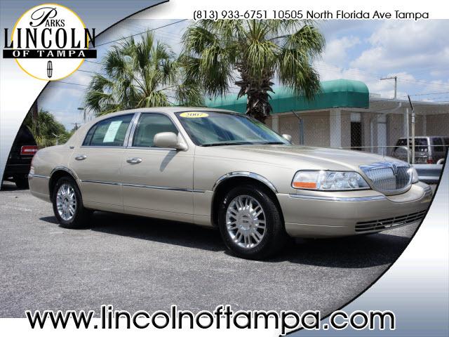 Photo of 2007 Lincoln Town Car