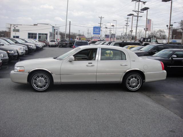 Photo of 2006 Lincoln Town Car