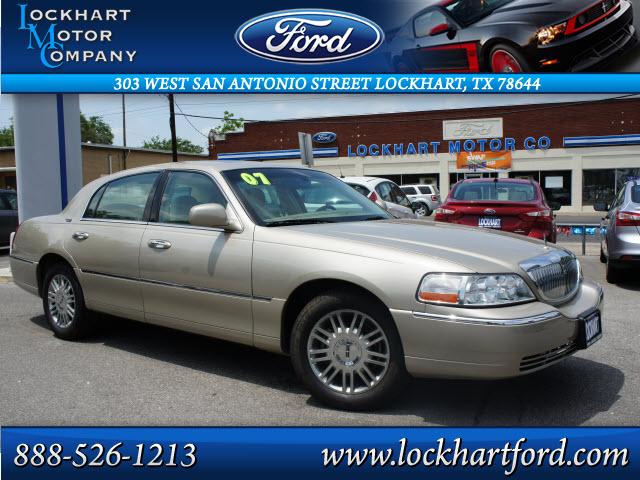 Photo of 2007 Lincoln Town Car