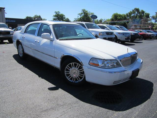 Photo of 2007 Lincoln Town Car
