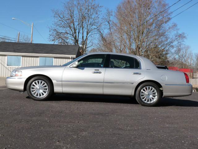 Photo of 2003 Lincoln Town Car