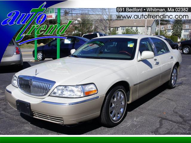 Photo of 2005 Lincoln Town Car