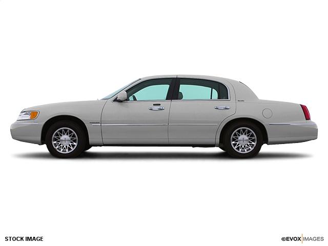 Photo of 2001 Lincoln Town Car