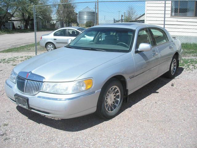 Photo of 2000 Lincoln Town Car