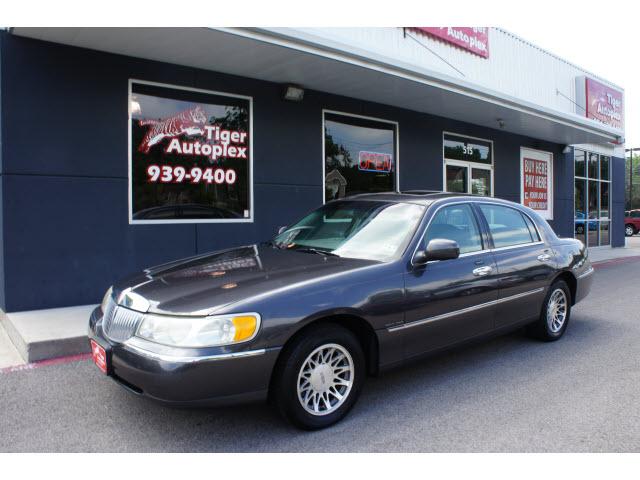 Photo of 2001 Lincoln Town Car