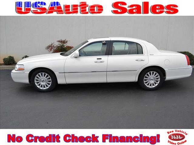 Photo of 2003 Lincoln Town Car