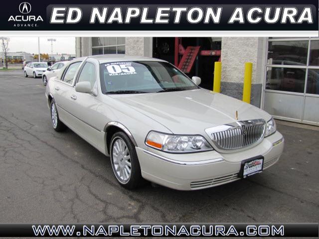 Photo of 2005 Lincoln Town Car