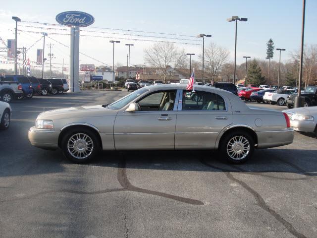 Photo of 2006 Lincoln Town Car
