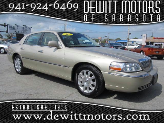Photo of 2007 Lincoln Town Car