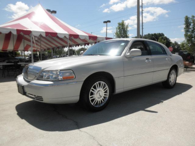 Photo of 2007 Lincoln Town Car