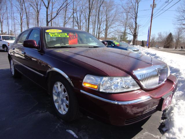 Photo of 2006 Lincoln Town Car