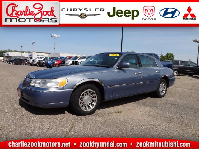 Photo of 2000 Lincoln Town Car