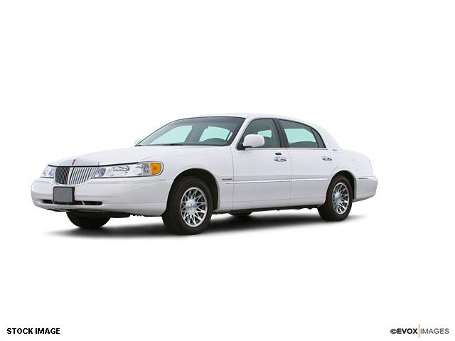 Photo of 2001 Lincoln Town Car