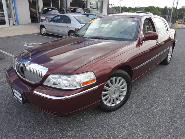Photo of 2003 Lincoln Town Car