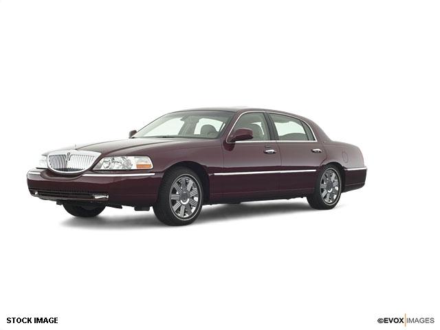 Photo of 2003 Lincoln Town Car