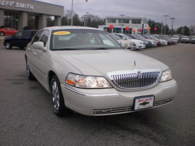 Photo of 2007 Lincoln Town Car