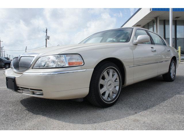 Photo of 2003 Lincoln Town Car