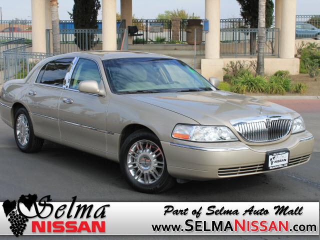 Photo of 2006 Lincoln Town Car