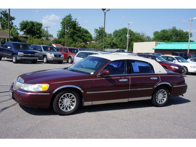 Photo of 2001 Lincoln Town Car