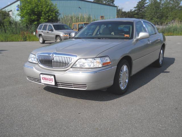 Photo of 2006 Lincoln Town Car
