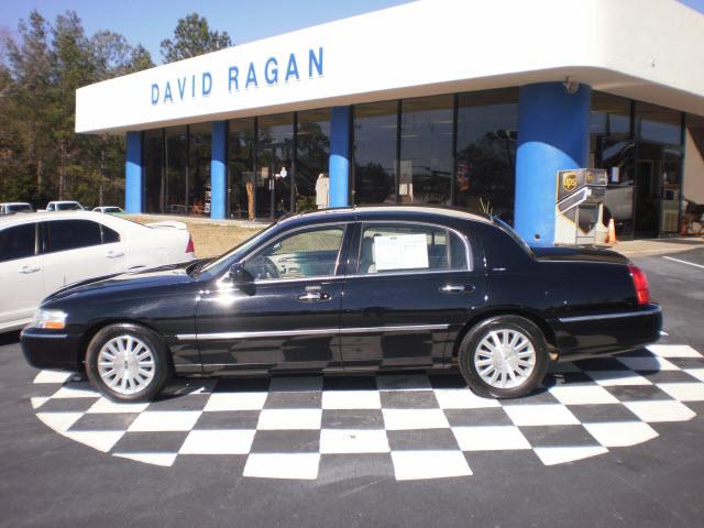 Photo of 2004 Lincoln Town Car