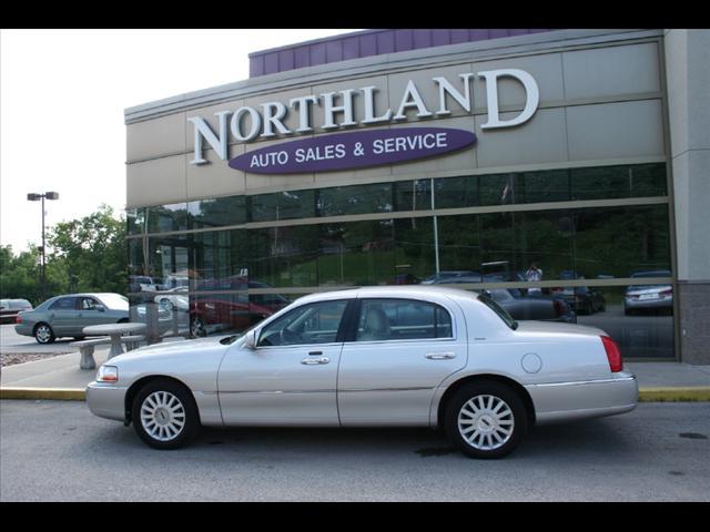 Photo of 2004 Lincoln Town Car