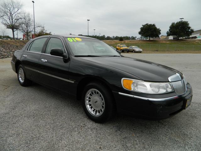 Photo of 2001 Lincoln Town Car