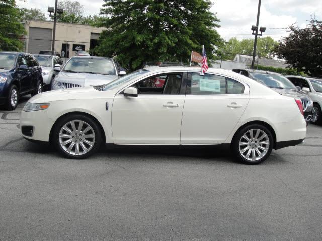 Photo of 2009 Lincoln MKS