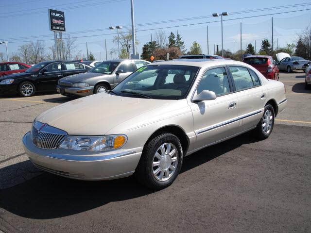 Photo of 2002 Lincoln Continental