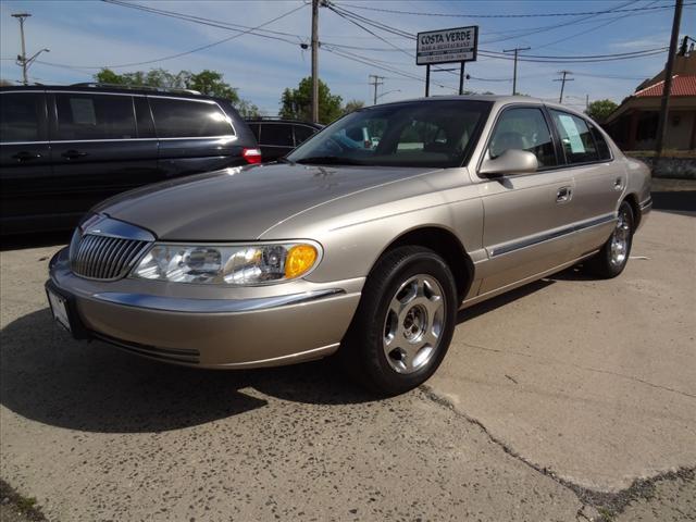 Photo of 2002 Lincoln Continental