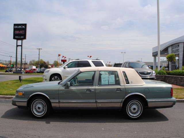 Photo of 1995 Lincoln Town Car