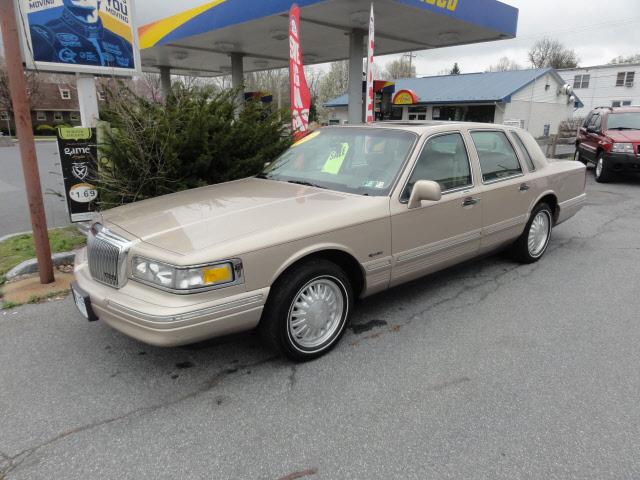 Photo of 1997 Lincoln Town Car