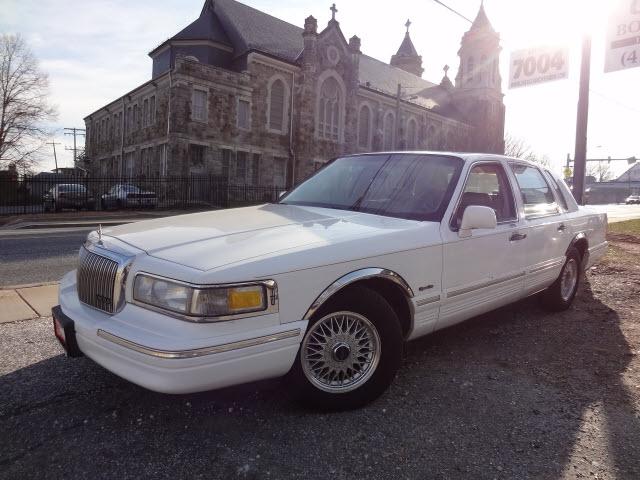 Photo of 1997 Lincoln Town Car