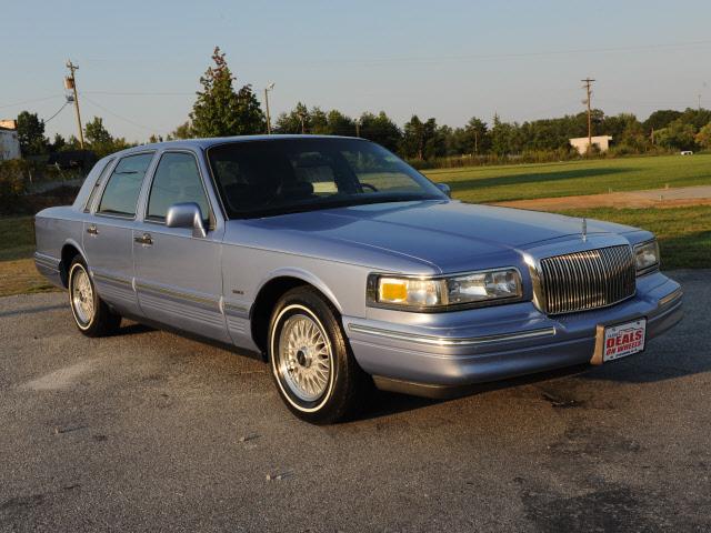 Photo of 1995 Lincoln Town Car