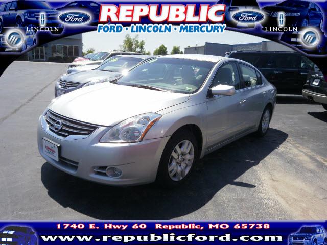Photo of 2010 Nissan Altima