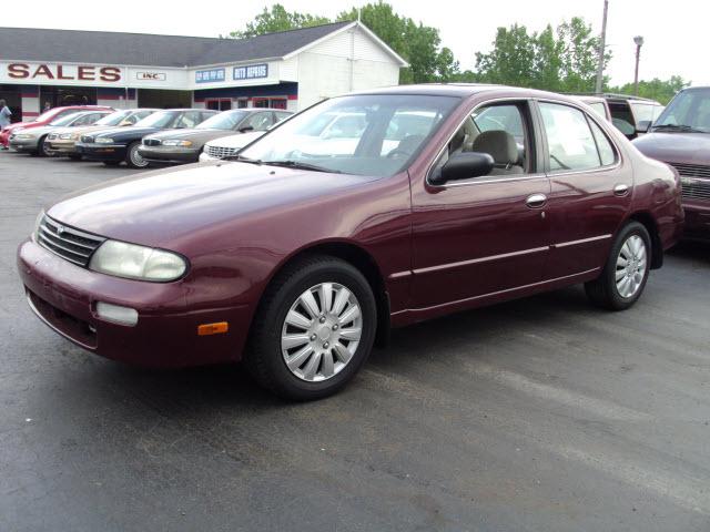 Photo of 1995 Nissan ALTIMA
