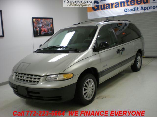 Photo of 1999 Plymouth Voyager