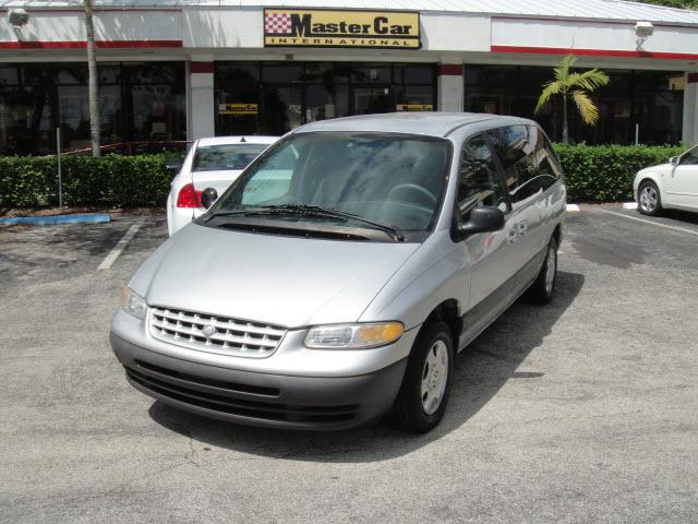 Photo of 2000 Plymouth Grand Voyager