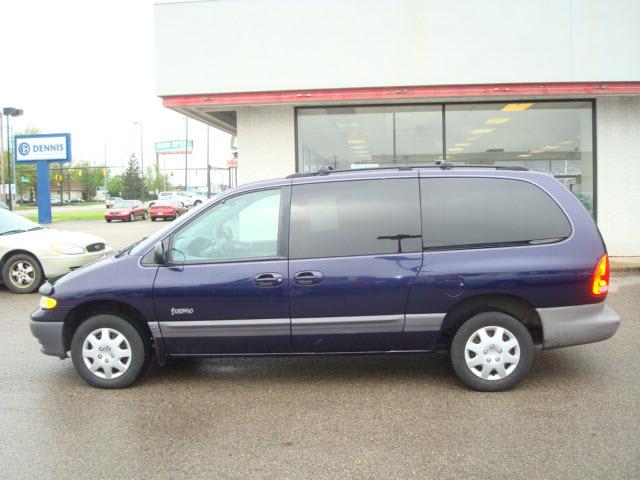 Photo of 1999 Plymouth Voyager