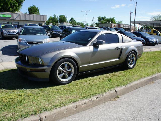 Photo of 2005 Ford Mustang
