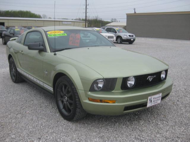Photo of 2006 Ford Mustang