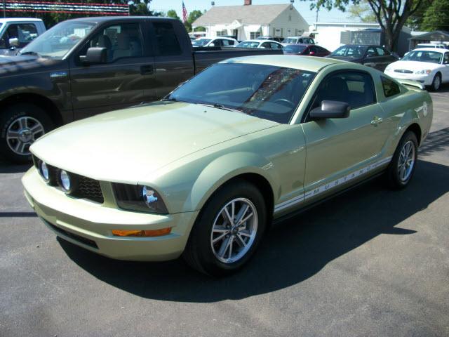 Photo of 2005 Ford Mustang