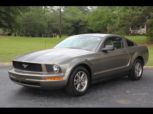 Photo of 2005 Ford Mustang