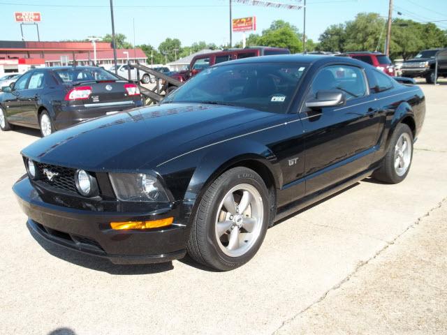 Photo of 2006 Ford Mustang