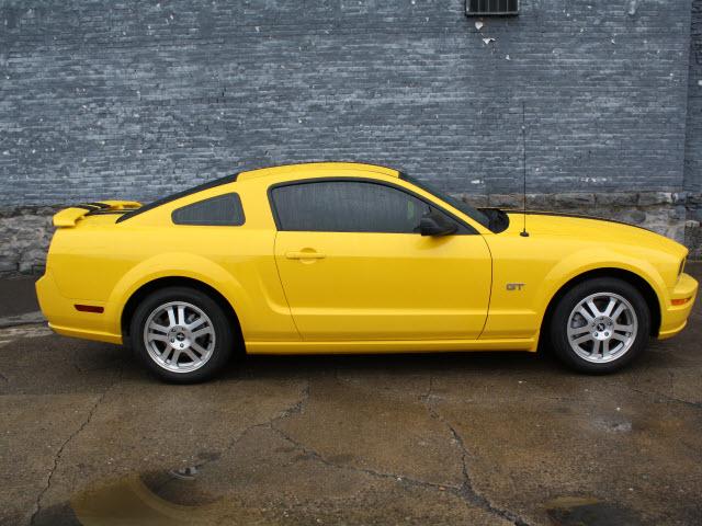 Photo of 2006 Ford Mustang