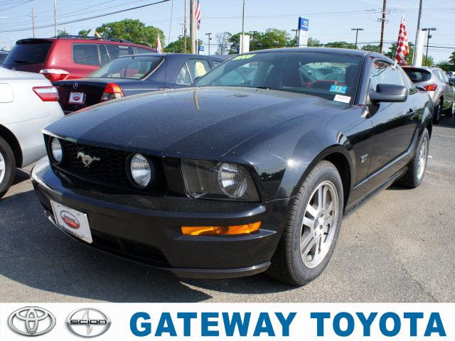 Photo of 2005 Ford Mustang