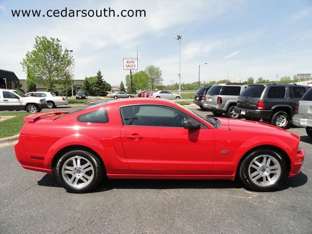 Photo of 2005 Ford Mustang