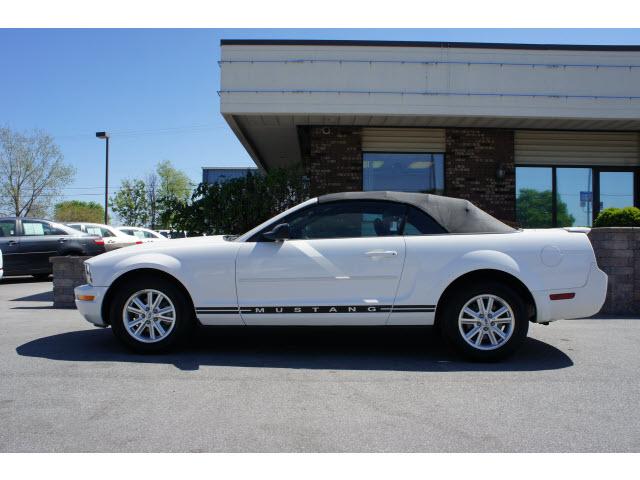 Photo of 2007 Ford Mustang